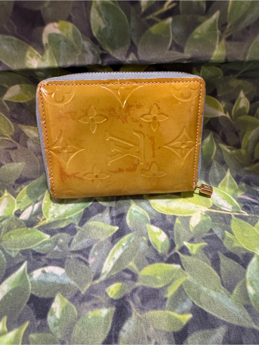 Louis Vuitton Vernis Monogram Zip around compact wallet